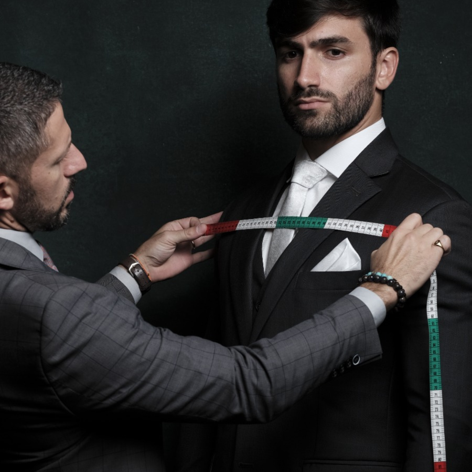 Sob medida ou pronto para vestir: qual é a melhor escolha?